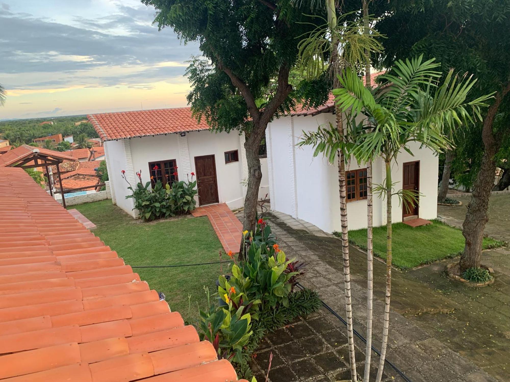 Morro Branco Suites - Hospedaria Morro Branco ベベリベ エクステリア 写真