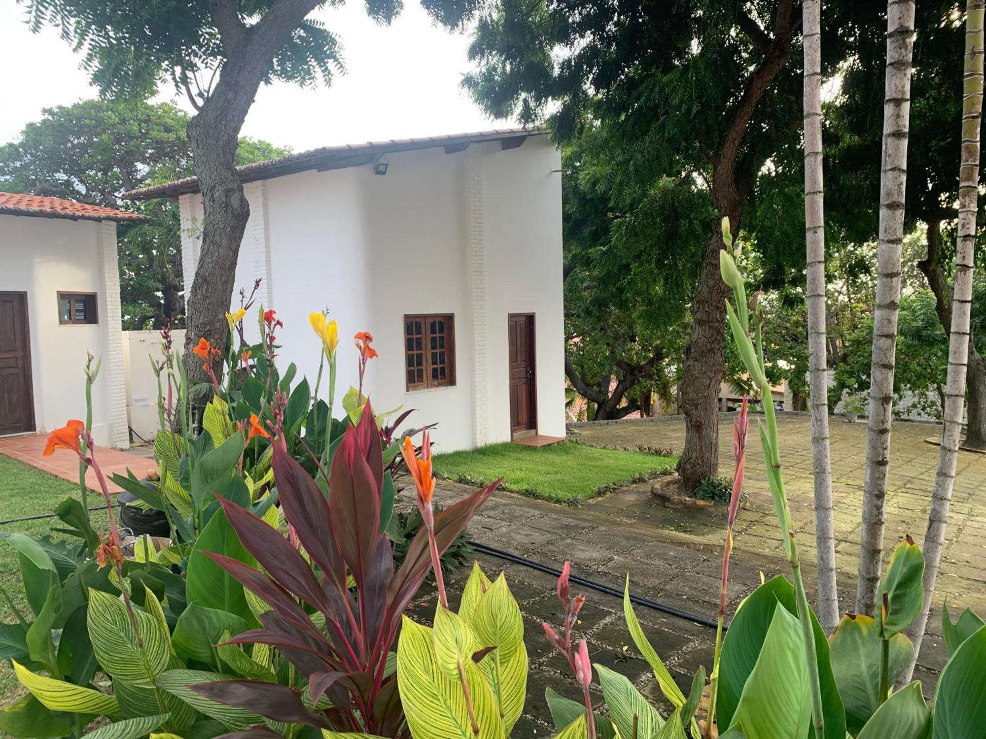 Morro Branco Suites - Hospedaria Morro Branco ベベリベ エクステリア 写真